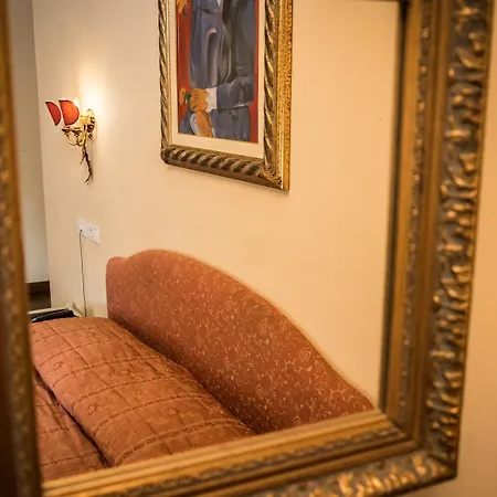 Piazza Vecchia מלון 4*