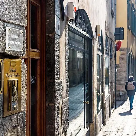 Piazza Vecchia 4*