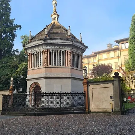 Piazza Vecchia Otel