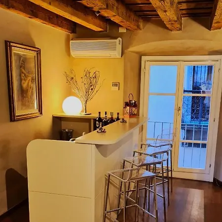Piazza Vecchia 4*
