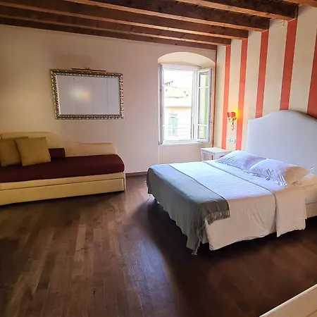 Piazza Vecchia Hotel