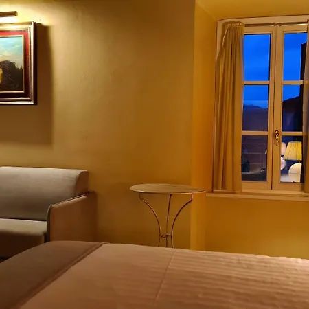 Piazza Vecchia Hotel