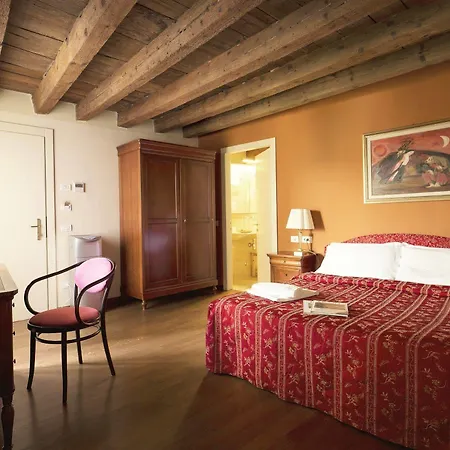 Piazza Vecchia 4*