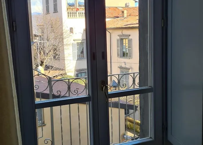 Piazza Vecchia Hotel