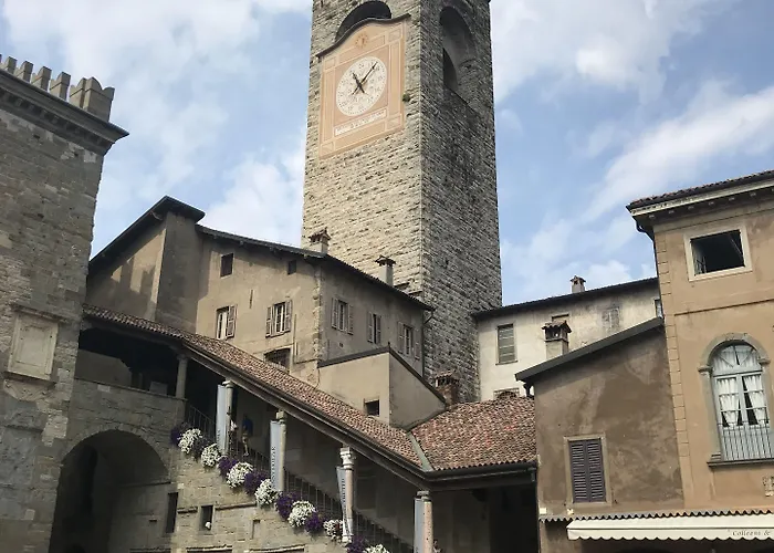 Piazza Vecchia 4*
