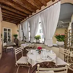 Piazza Vecchia 호텔 4*
