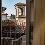 Piazza Vecchia 4*