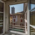 Piazza Vecchia 4* 베르가모