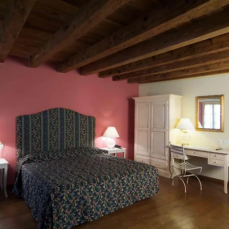 Отель Piazza Vecchia 4*
