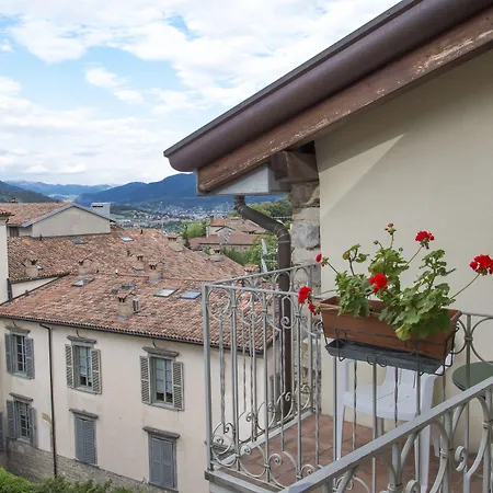 Piazza Vecchia 4* 베르가모