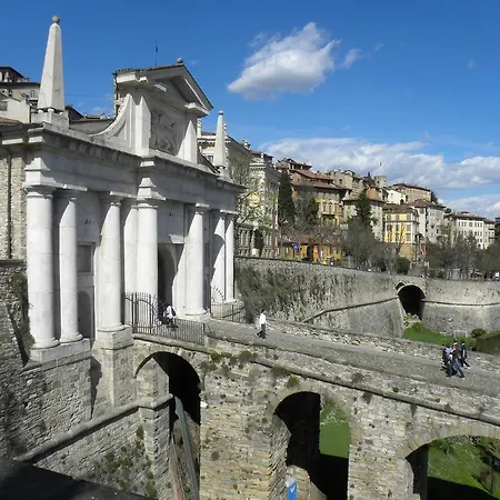 Отель Piazza Vecchia Бергамо