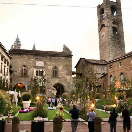 Отель Piazza Vecchia 4*